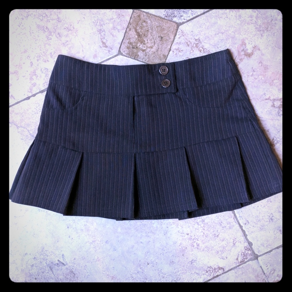 NY Invasion Pinstripe Pleated Mini Skirt